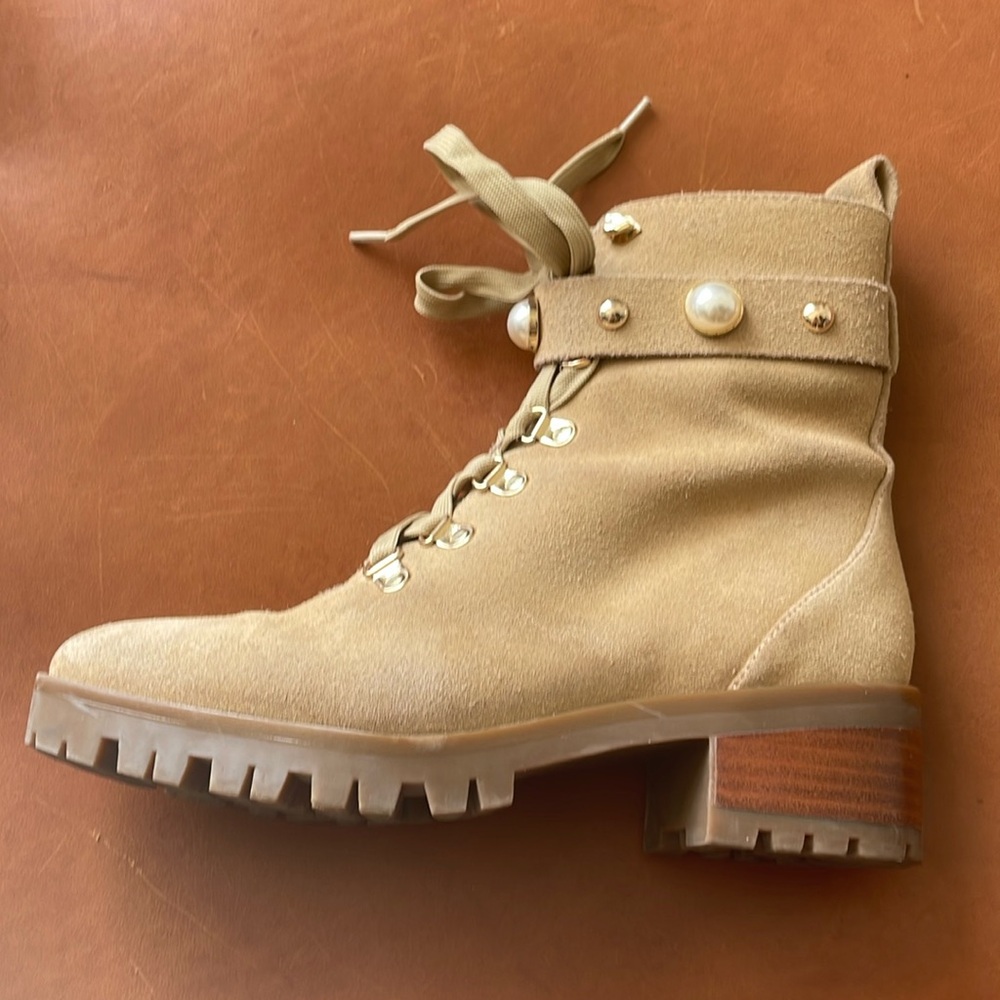 Karl Largerfeld Paris Perry Boot. Size 7.5